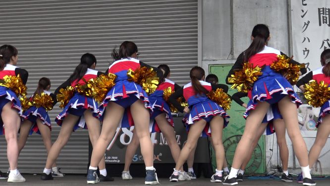 衣装とお顔がカワイすぎ！！　貴重なアンスコ生足が眩しいDチア！！