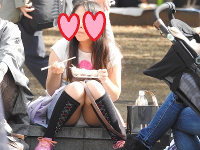 もしかしたらＣちゃん？お座りお姉さん発見！！（ＦＨＤ）大変です！！パンツが見えてますよ８９