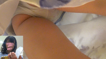 激エロ。美脚。美尻。生Pママ。逆さ撮り。顔出し。