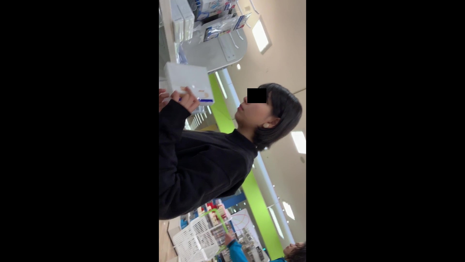 私服女子　逆さ生パ〇ツ