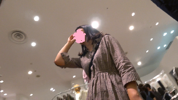 私服JK。黒生Pとブルマ。3人。逆さ撮り。顔出し。
