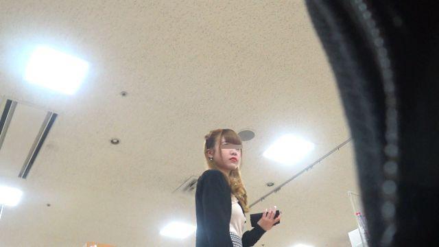 バレ。逆さ撮り。睨み目線。顔出し。